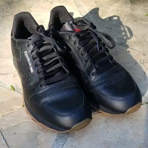 Black Reebok Classic Lowtops